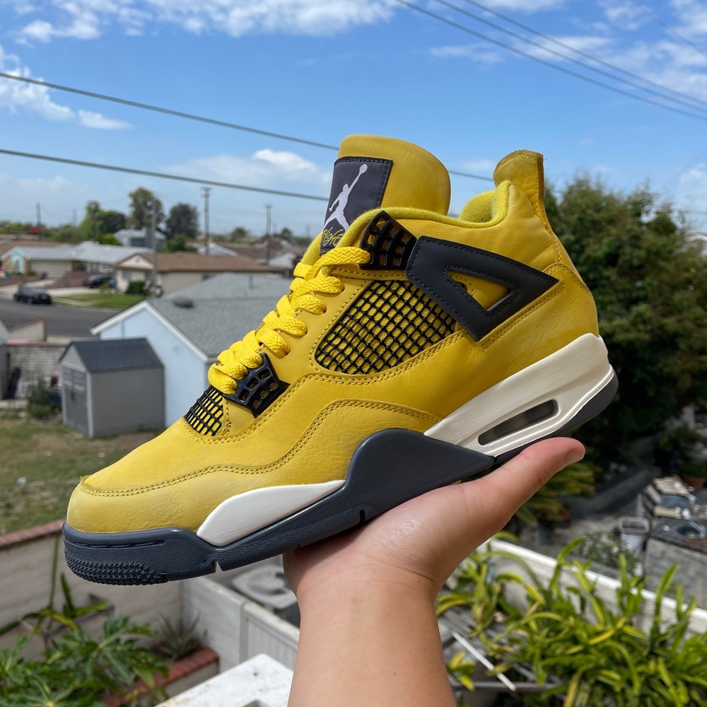 SOLD ✅✅ - Jordan 4 Retro Lightning - Size 11 GREAT CONDITION OG ALL WITH BOX